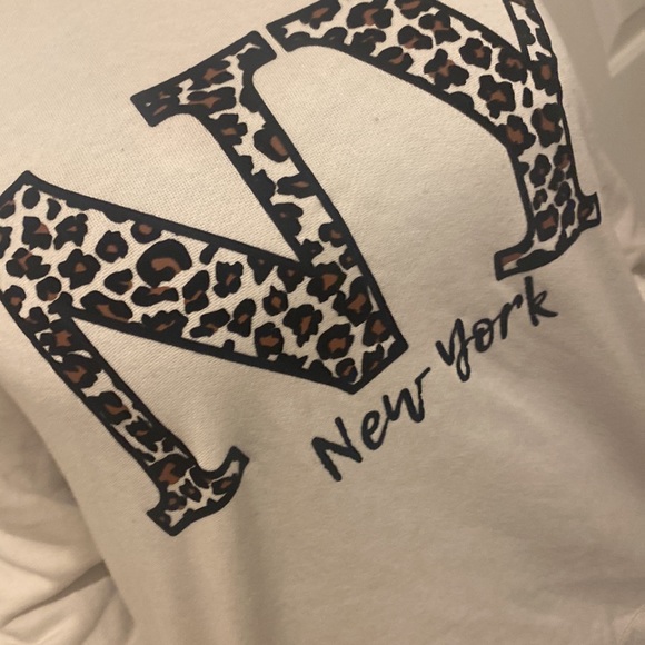 A white sweater with a leopard print sight saying ny - Picture 5 of 5